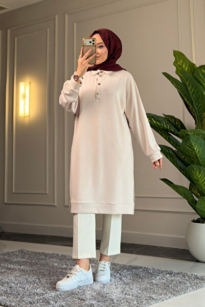 Suede Style 6530 - Elegantna i udobna dugačka ženska tunika sa detaljima na d...
