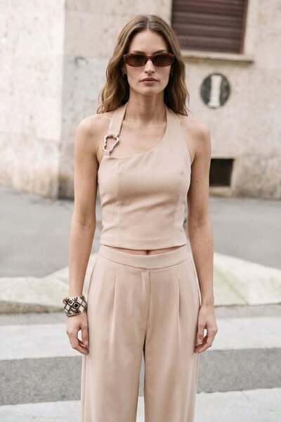 CKM MODA Eclipse accessory detailed blouse beige