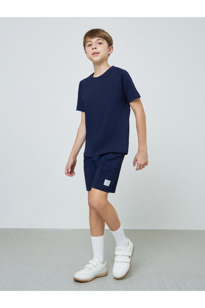 Styli Teen Boys Raglan Sleeve T-shirt and Badge Detail Shorts Set