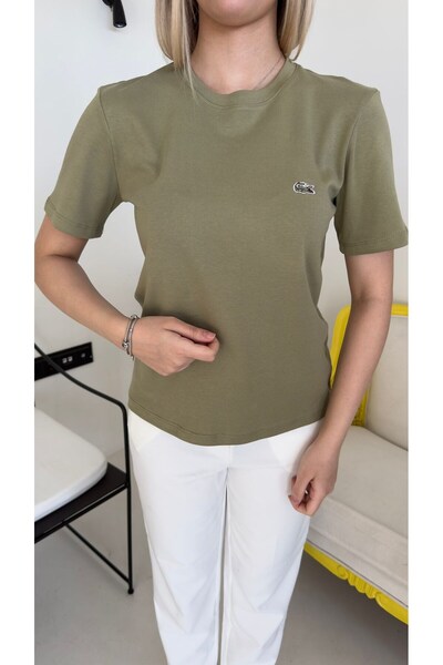 Bade Butik Green brand model mila t-shirt