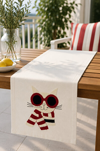 Pilloveland Covor din piele intoarsa brodat Punch 40x140 cm - Cool Kedi