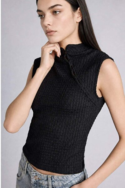 DeFacto Slim Fit Half Turtleneck Wrinkled Textured Sleeveless Ecru T-Shirt I1...