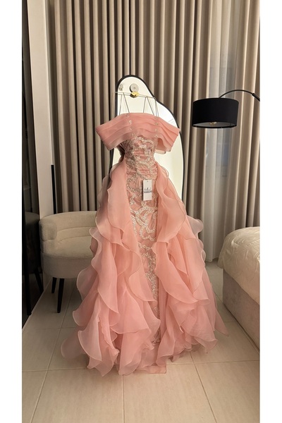 Nareen Fashion فستان سهرة فاخر باللون الوردي الهادئ، يجمع بين الرقي والفخامة ...