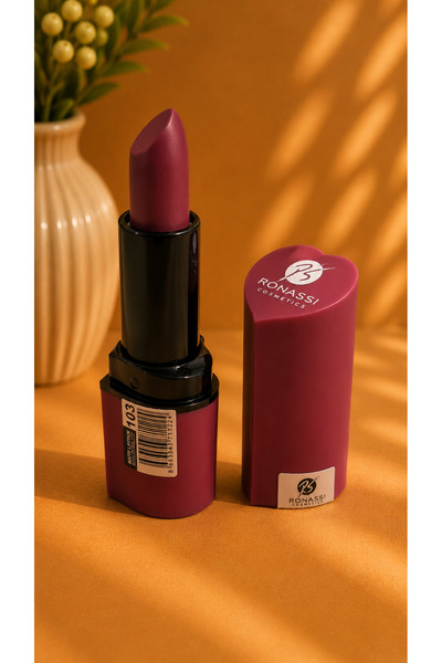 RS Ronassi Cosmetics أحمر شفاه ماتي مكثف اللون بتصميم على شكل قلب من روناسي ك...