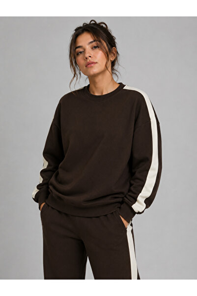 By Layina Women's 0-Collar Sweatshirt with Striped Details