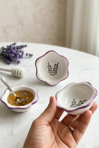 evcime El Yapımı El Boyaması Lavanta Desenli Papatya Model 6'lı Seramik Sosluk & Reçellik & Çerezlik ve Kahvaltı Sunumluk - Mor Kenarlı