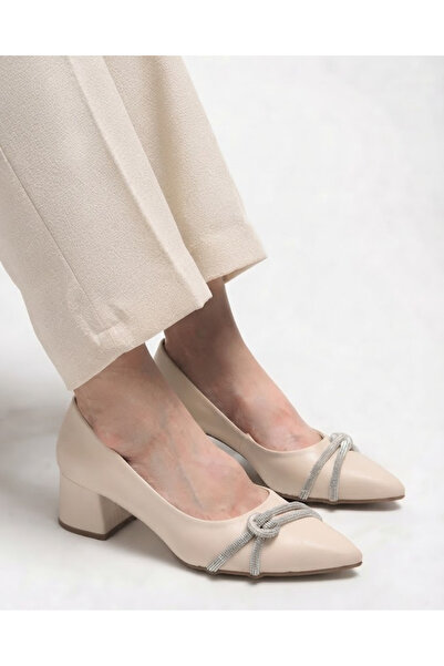 Enes Ayakkabıcılık Women's Stone Detailed Closed-Front 6 cm Thick Heeled Shoes