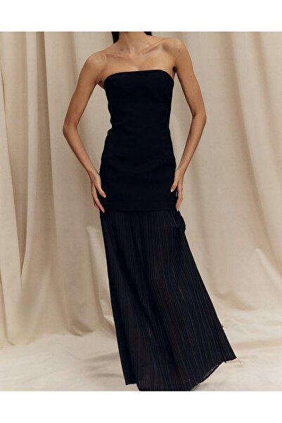 NO BRAND Rochie maxi neagră cu tiv plisat, cu umerii goi, Prettylittlething 34