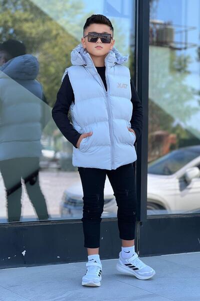 Pina Kids Αγορίστικο φουσκωτό γιλέκο με στάμπα και αποσπώμενη κουκούλα 3017