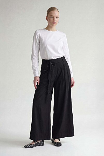 Levidor Black Button Belt Detailed Trousers