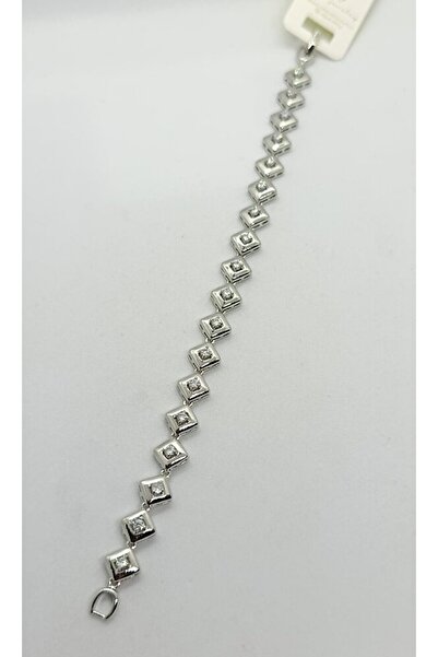 ndjewelry سوار إيلارا الفضي بتفاصيل حجرية مربعة (18 سم)