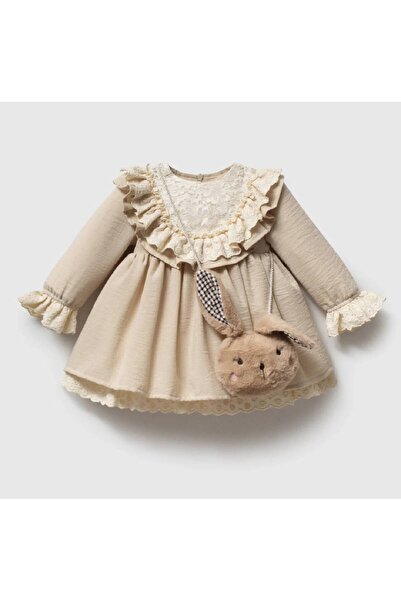 Karaniko Kids Kız Bebek Pamuklu Dantel Detaylı Peluş Çantalı Elbise