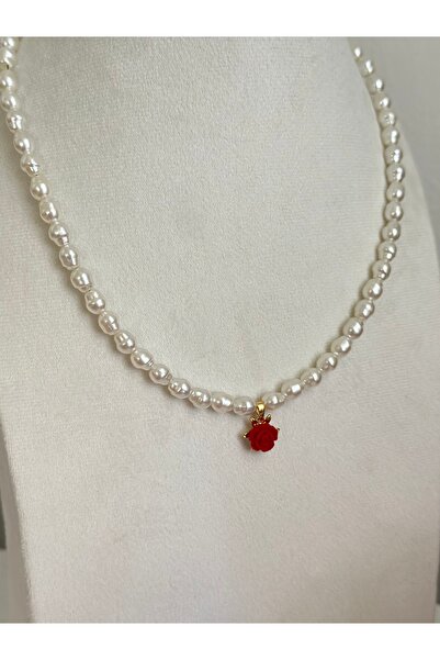 mibrillo Red Velvet Rose Detailed Pearl Necklace