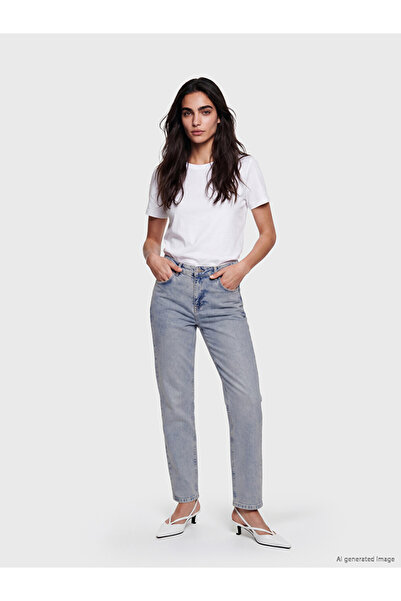LC Waikiki بنطال جينز نسائي من Indigo Mom Fit
