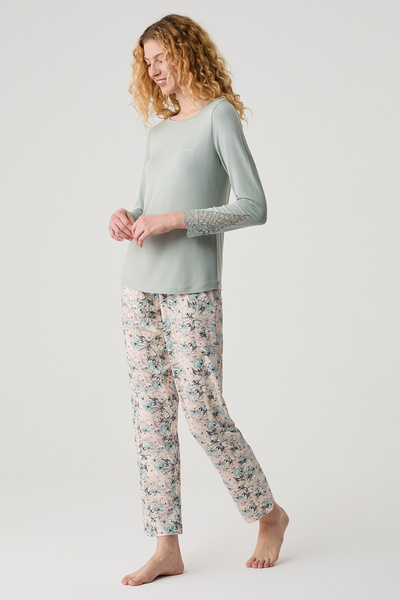 Catherine's Lace Detailed Pajama Set with Collar and Sleeves