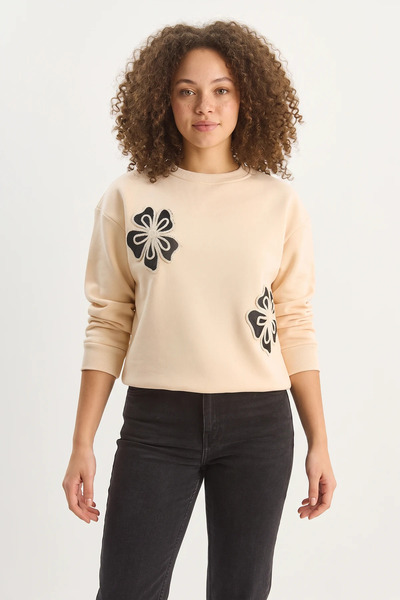 Efnaz style Women's Crew Neck Floral Embroidered Three Thread Ribbed Beige Sw...