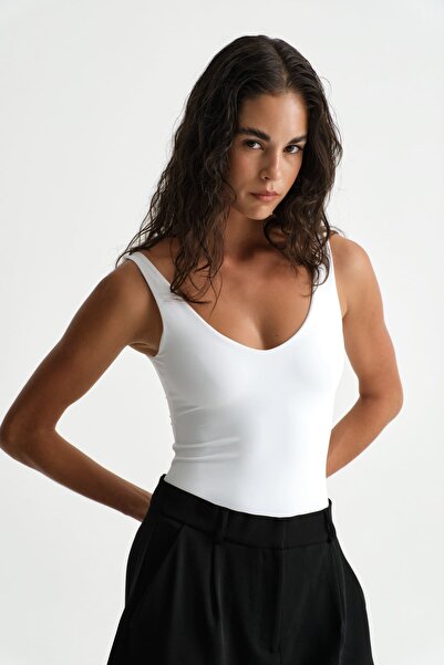 Açelya Okcu Premium Darcy V Yaka Bodysuit