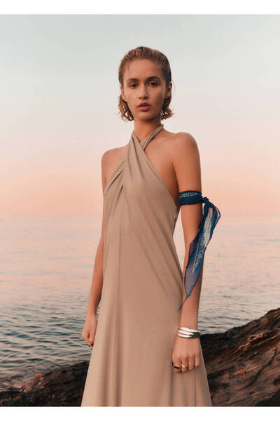 MANGO Woman Kleid mit Wickelkragen