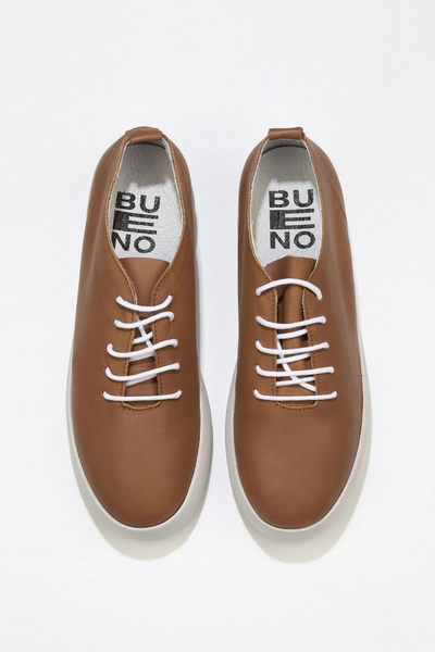 Bueno Shoes Ženske cipele na tanku petu od tamne kože - 01ws10701