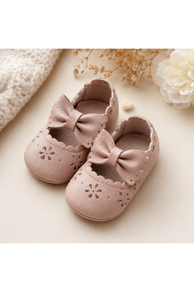 Bebelul Pantofiori eleganti pentru bebelusi cu fundita si perforatii florale