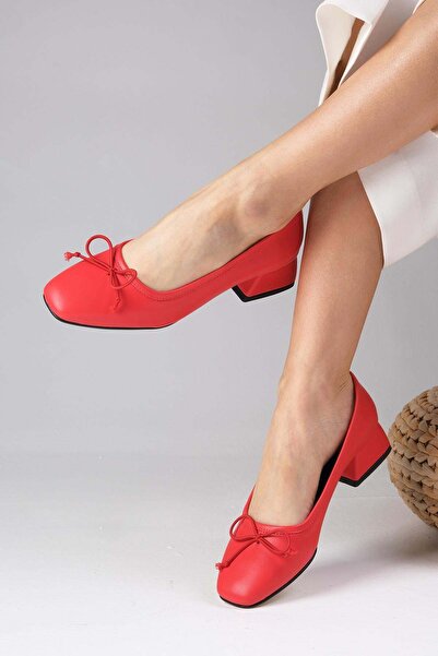 Mio Gusto Γυναικεία παπούτσια με χαμηλό τακούνι Bellamy Red Color Bow