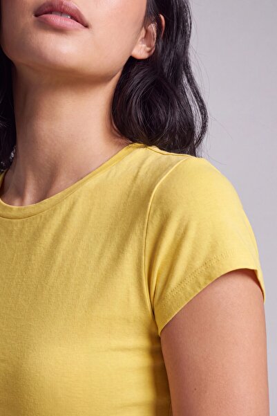 KNİTİCAL TEKSTİL İTHALAT İHRACAT SANAYİ TİCARET AŞ Basic dar Kadın Yuvarlak Yaka Örme Slim Fit T-Shirt