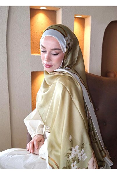 diorel وشاح من مزيج الحرير بنقشة الورد الأخضر وحواف ذهبية