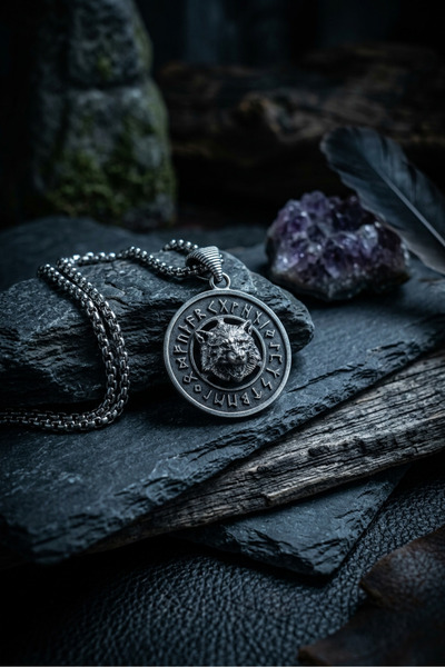 Begondio Wolf Viking Run Handcrafted Stainless Steel Chain Men Necklace