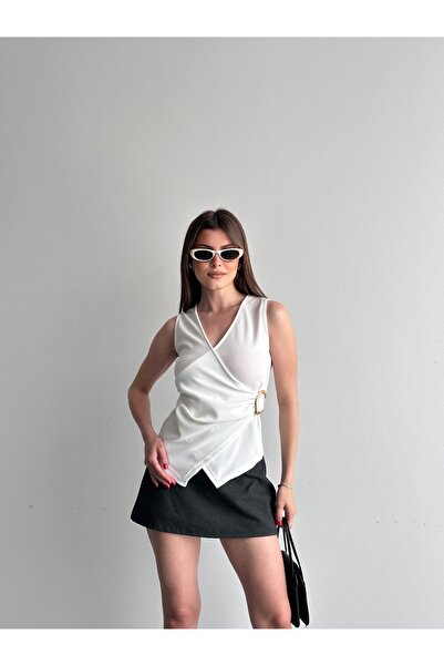 Liva Style Co بلوزة بلا أكمام ذات طية صدر مزدوجة