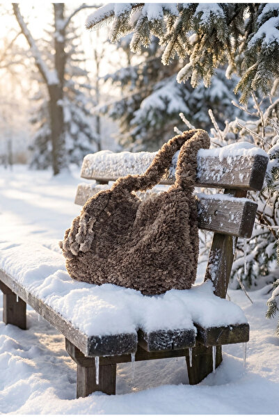 Meya design The Hottest Winter Detail: Hand-Knitted Velvet Plush Bag