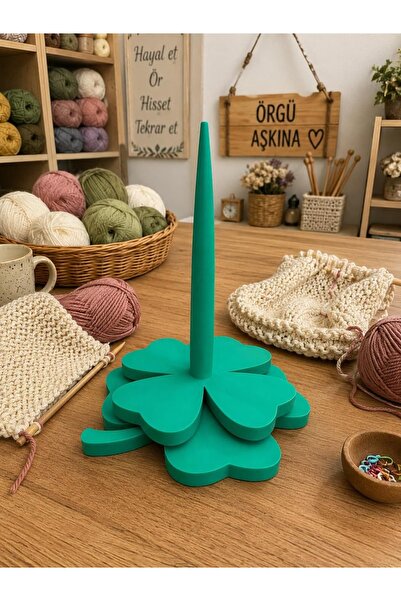 Yonca Tasarımlı İp Tutucu & İp Standı – Örgü ve Amigurumi İçin Masaüstü Düzenleyici