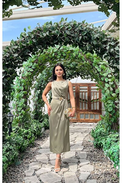 Nida Boutique Sıfır Kol Bel Drapeli Aksesuarlı Saten Elbise