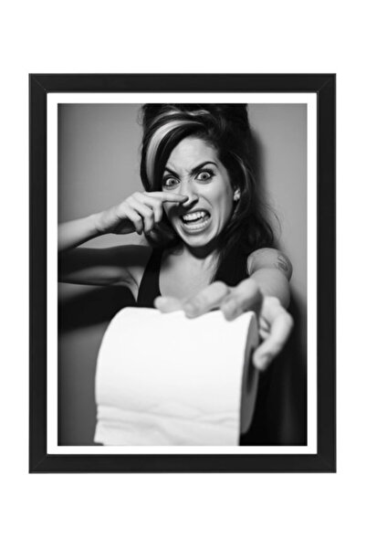 Boomah Accessories Amy Winehouse Funny Bathroom Framed Poster 30x40 cm – Toil...