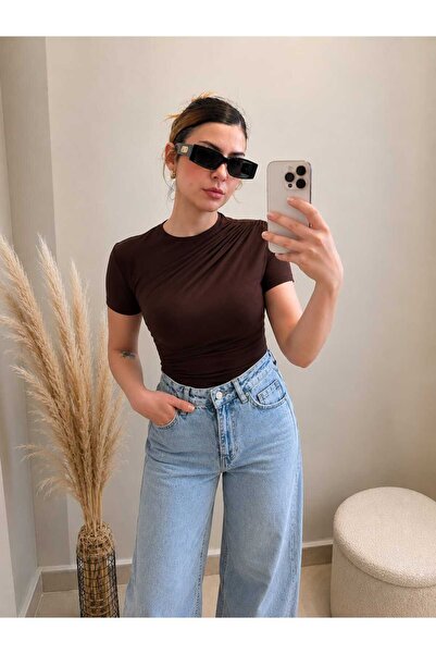 Sude Ay Drape Detaylı Kısa Kol Bluz