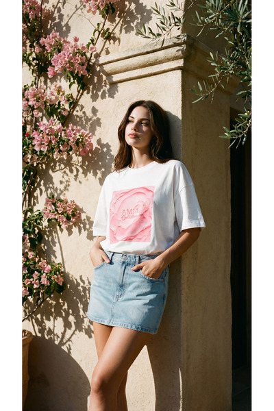 Amia&Co. Tricou de damă alb oversize, cu imprimeu roz, cu gât crew, cu mânecă...