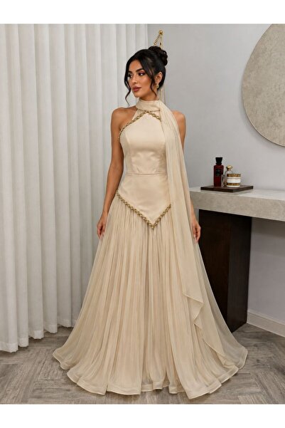 tsuwahen Luxurious evening dress with an elegant design