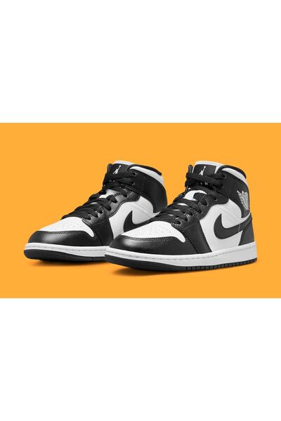 Nike Air Jordan Siyah Beyaz 🏀 - Şıklığı ve Konforu Keşfedin