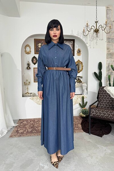 Caddebostan Moda فستان دينيم طويل ماكسي بأكمام طويلة وياقة قميص وأزرار، مع حز...