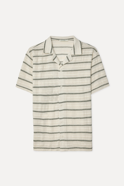 Mudo Men's Off-White Striped Comfort Fit Resort Collar Short Sleeve Shirt