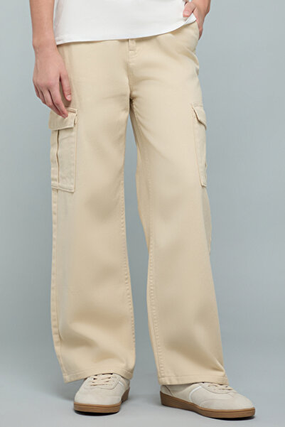 R&B Solid Cargo Pants with Button Closure