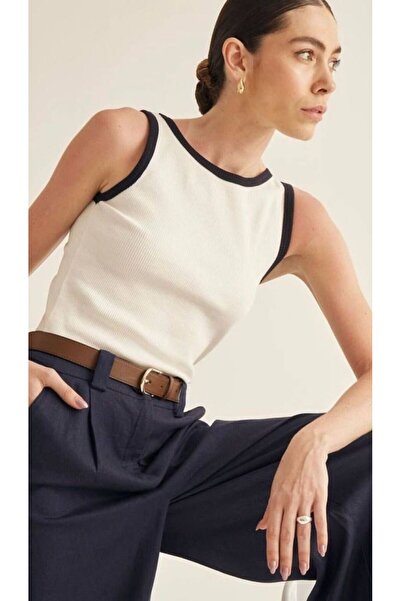 Olbia Women's White Crew Neck Basic Undershirt