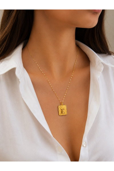 Zeynepli gold & jewelry 14 AYAR ALTIN E HARFLİ KARE KALPLİ KOLYE