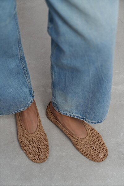NİŞANTAŞI SHOES أحذية باليه نسائية ذات نعل مسطح مطرزة باللون البيج الداكن من ...