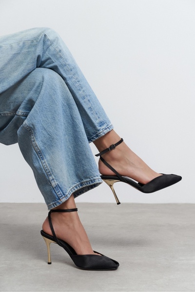 NİŞANTAŞI SHOES حذاء فيلا نسائي بكعب عالٍ من الساتان الأسود مع تفاصيل مفتوحة ...