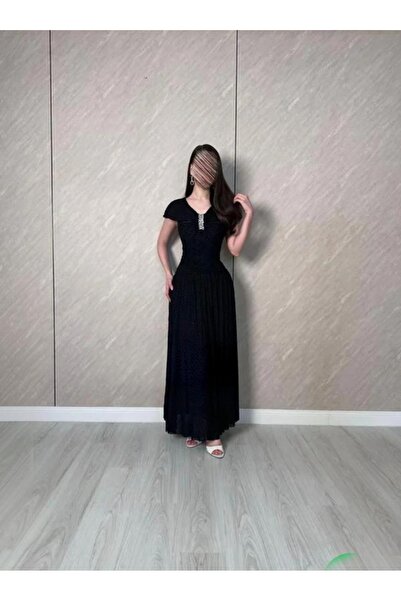 Habiba "Diamond Whisper" Dress – Soft Femininity with Intricate Details and a...