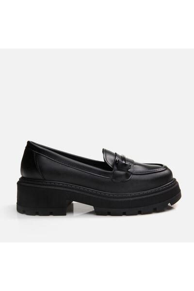 Yaya by Hotiç Kadın Siyah Tokalı Kalın Tabanlı Klasik Loafer