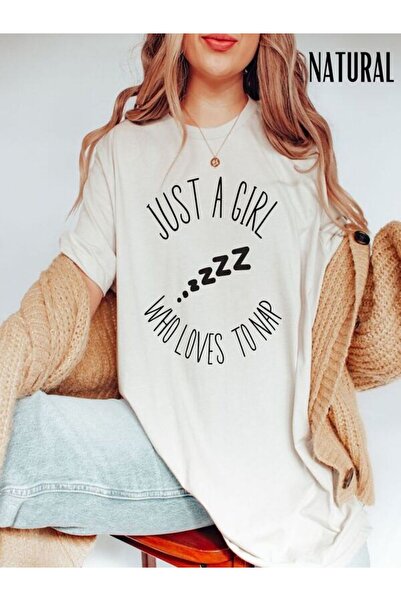 COZYWEAR تي شيرت مطبوع عليه Just a Girl Who Loves to Nap بمقاس كبير
