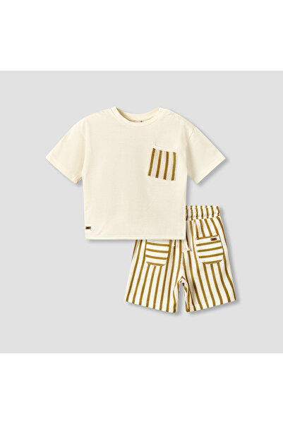 giggles Crew Neck Short Sleeve T-shirt and Shorts Set with Button Closure