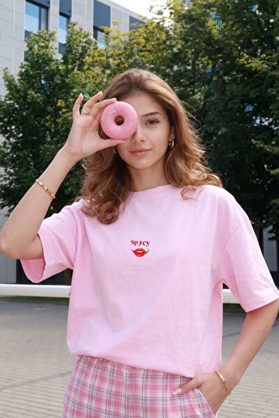 GIA - ART Tricou oversize pentru femei, roz cu imprimeu Spicy Lips – Decolteu...