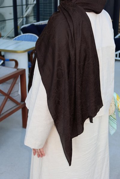 Madame Polo Premium Glow Jacquard Shawl Leaf - Brown